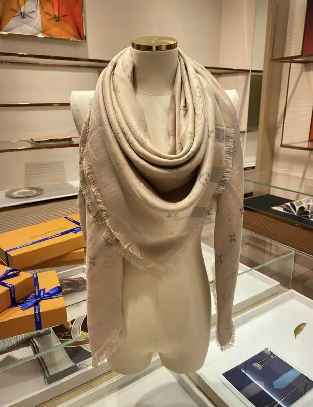 LV Scarf E45 (10)