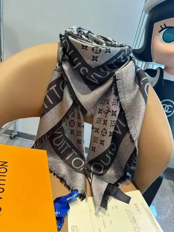 LV Scarf 140X140cm 70%羊绒30%真丝 E26 (26)