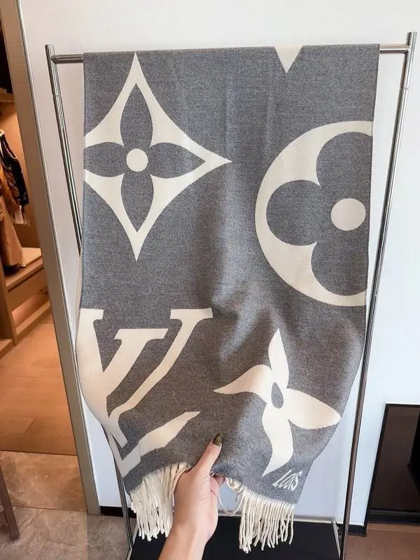 LV scarf 180X65cm E10 (26)