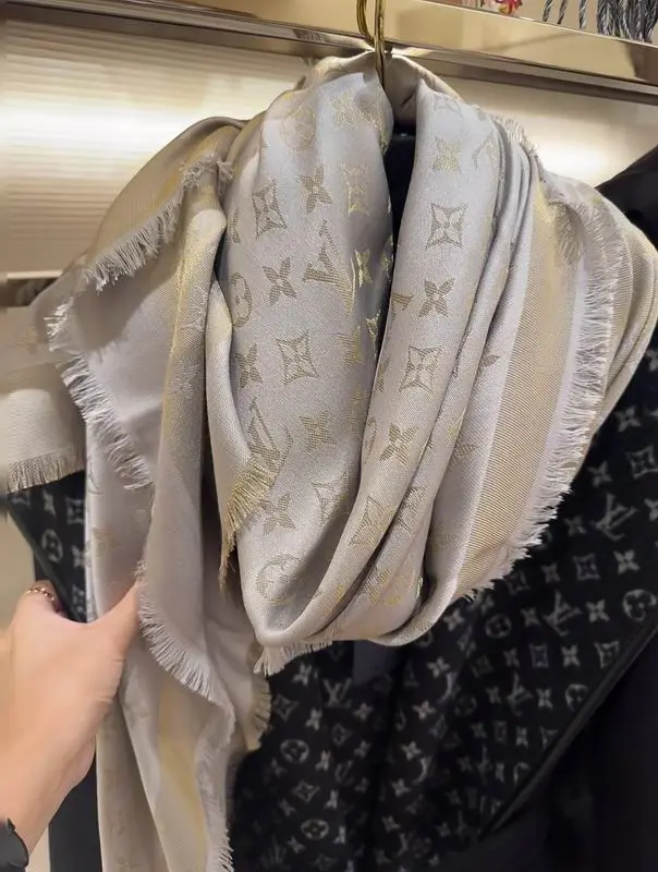 LV Scarf 140X140cm E28 (7)