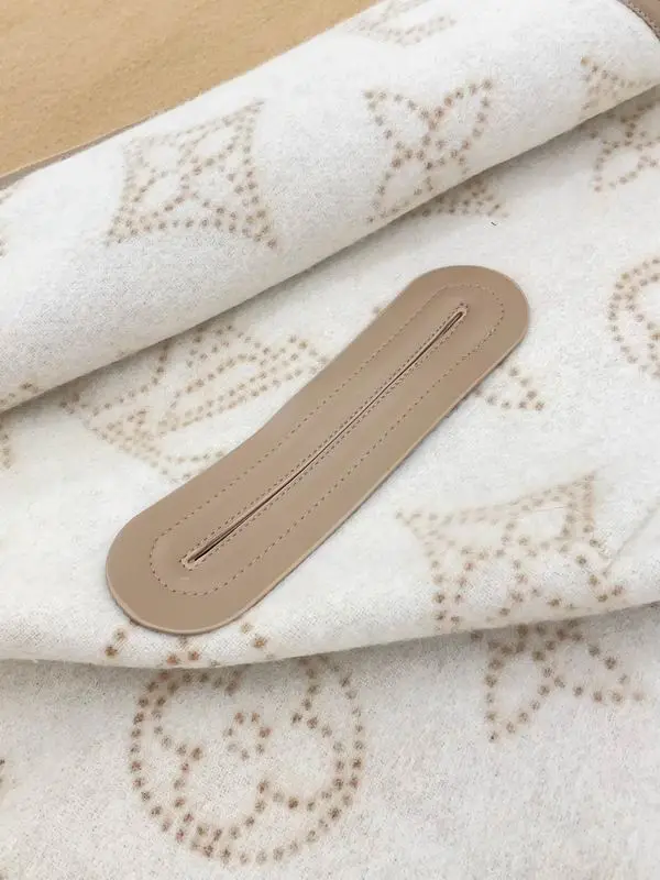 LV cloak 180X75cm E (7)