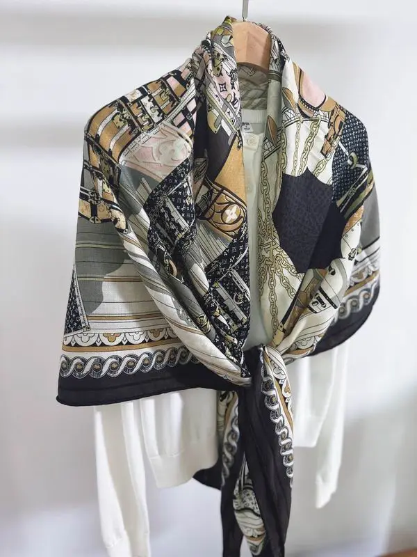 LV Scarf 135X135cm E10 (9)