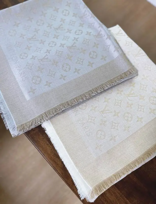 LV Scarf 140X140cm E28 (7)