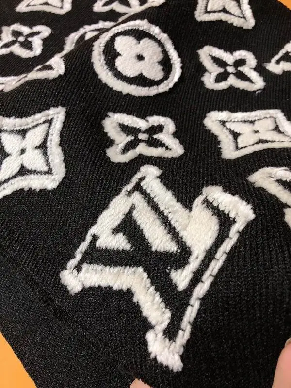 LV Scarf 34X220cm E20 (23)