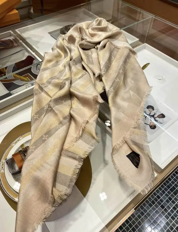 LV Scarf E45 (10)