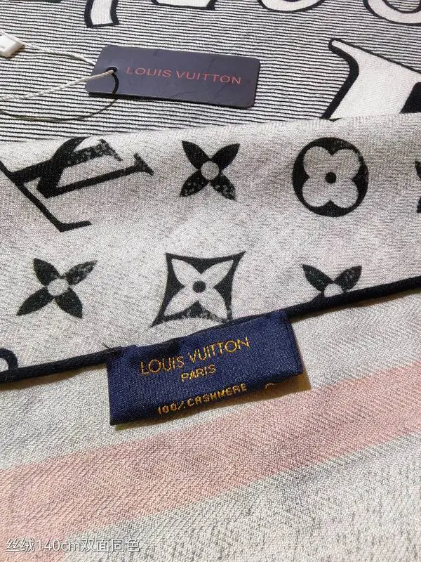 LV Scarf 140X140cm 70%羊绒30%真丝 E01 (18)