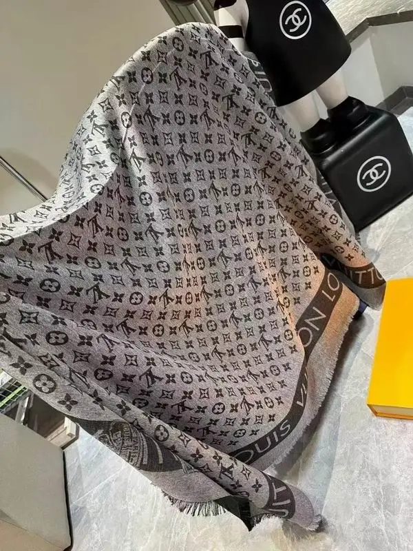 LV Scarf 140X140cm 70%羊绒30%真丝 E26 (26)