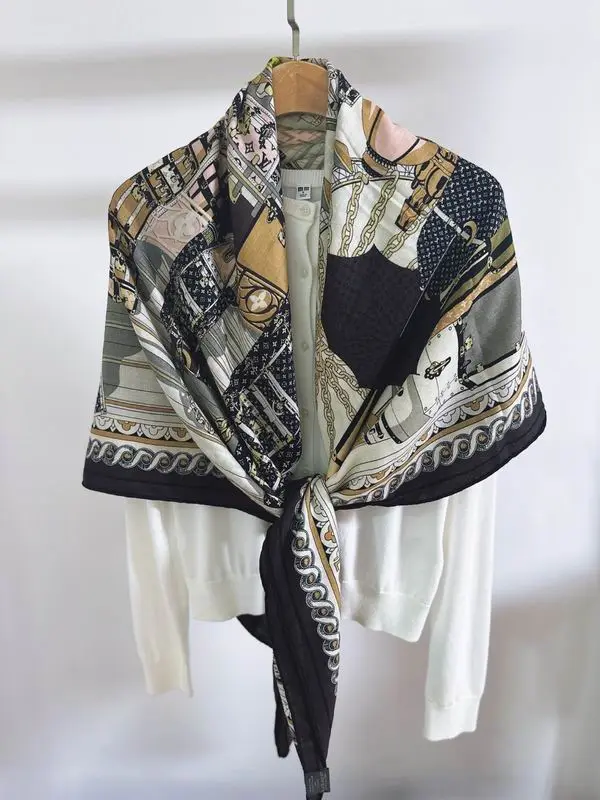 LV Scarf 135X135cm E10 (9)