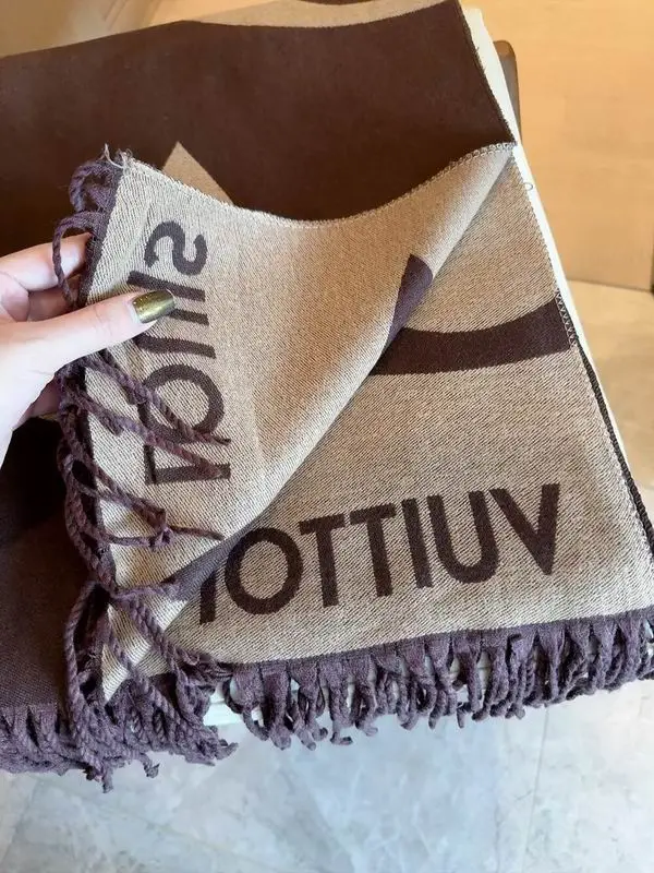 LV scarf 180X65cm E10 (26)