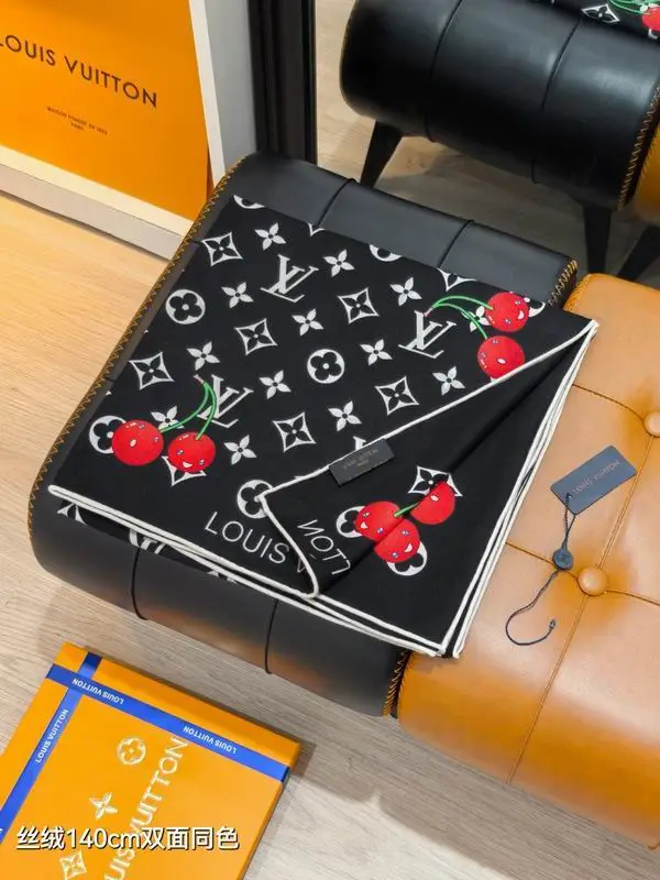 LV Scarf 140X140cm 70%羊绒30%真丝 E42 (15)