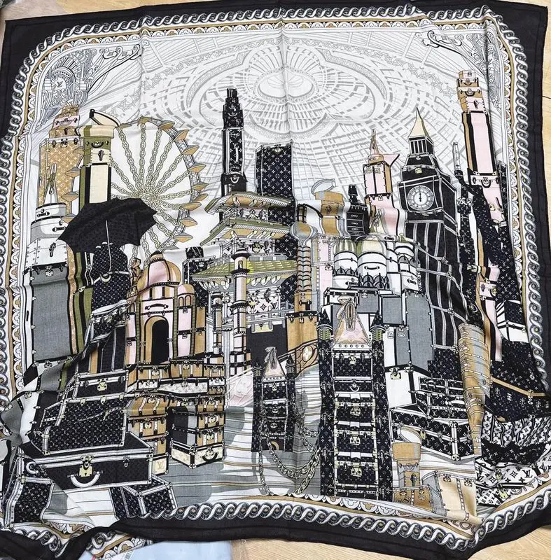 LV Scarf 135X135cm E10 (9)