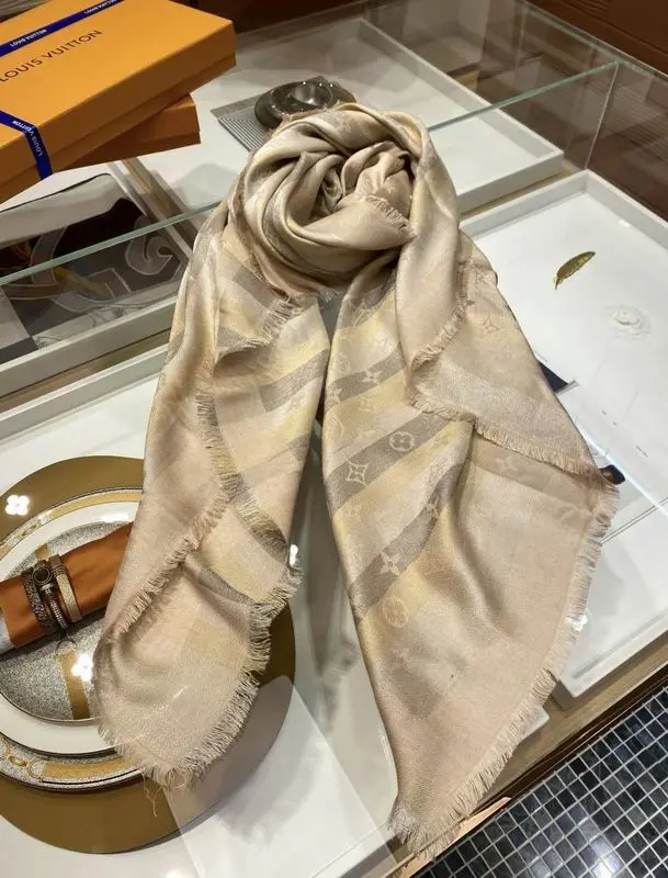 LV Scarf E45 (10)