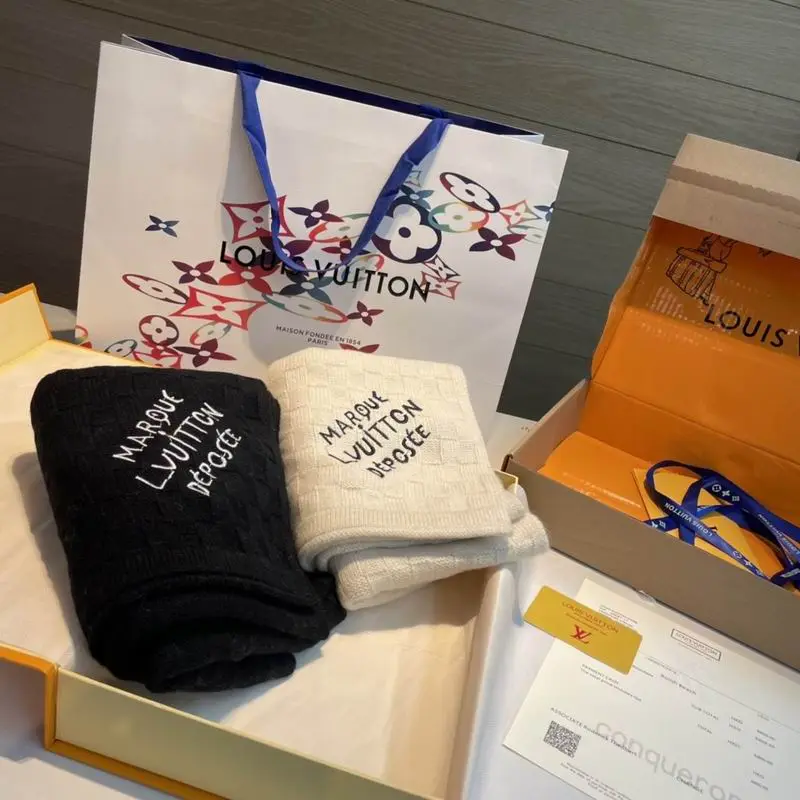 LV Scarf 29X178cm E (1)