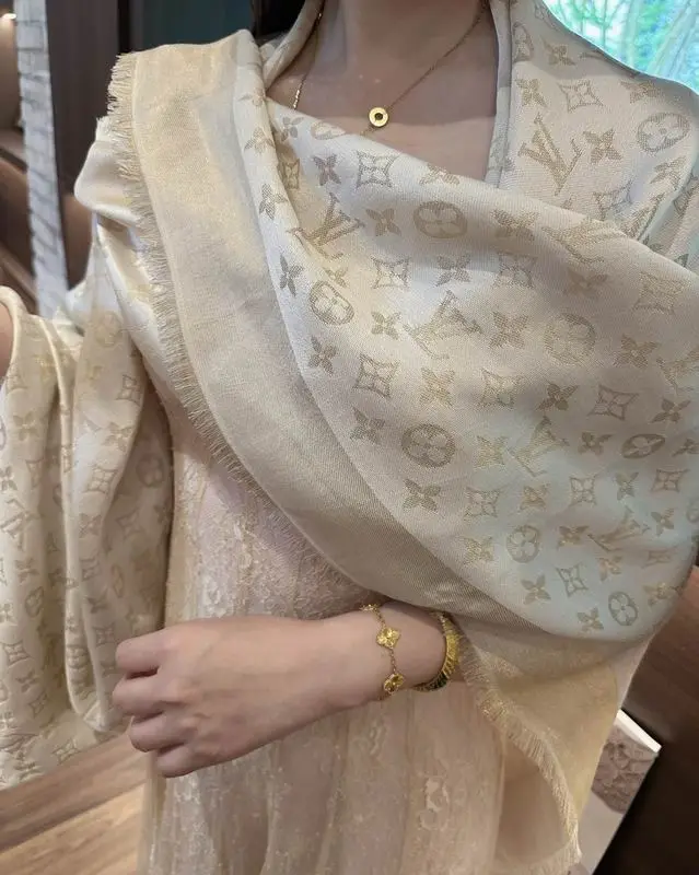 LV Scarf 140X140cm E28 (7)