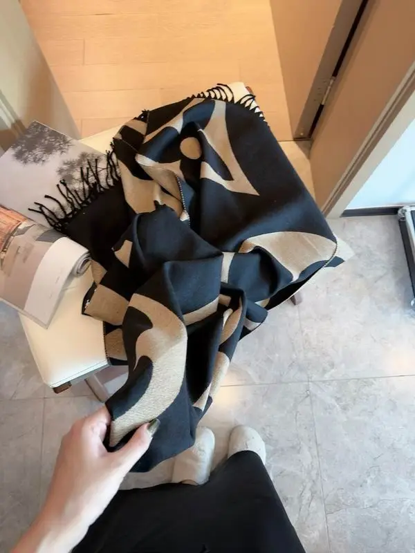 LV scarf 180X65cm E10 (26)