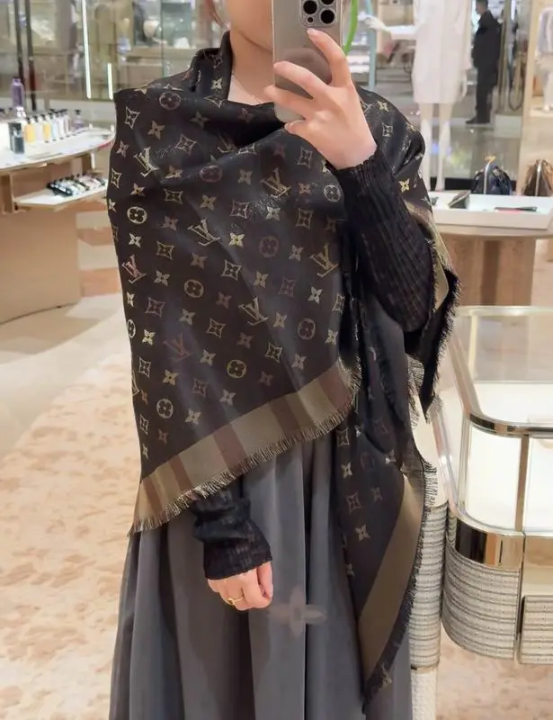 LV Scarf E45 (10)