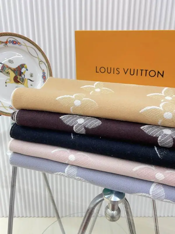 LV scarf 32X180cm E (1)