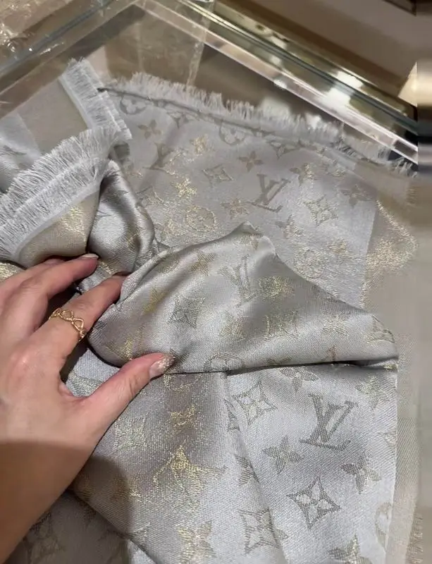 LV Scarf 140X140cm E28 (7)