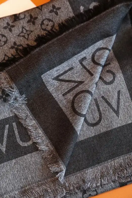 LV scarf 140X140cm 60%真丝 40%羊毛 E (18)