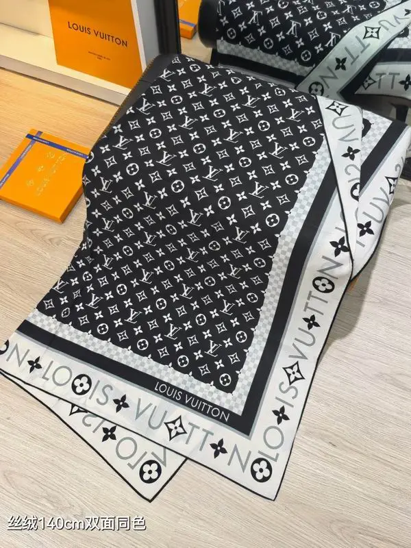 LV Scarf 140X140cm 70%羊绒30%真丝 E08 (1)