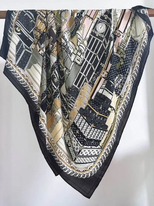 LV Scarf 135X135cm E10 (9)