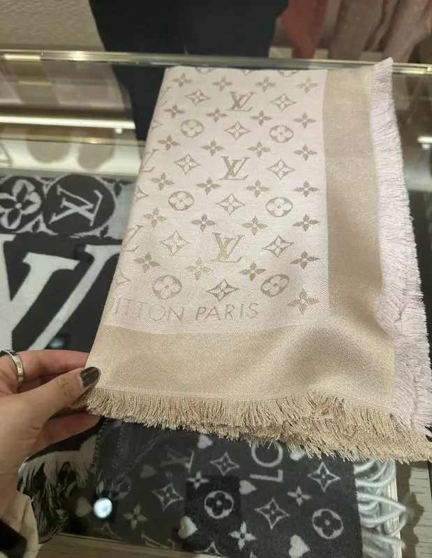 LV Scarf 140X140cm E28 (7)