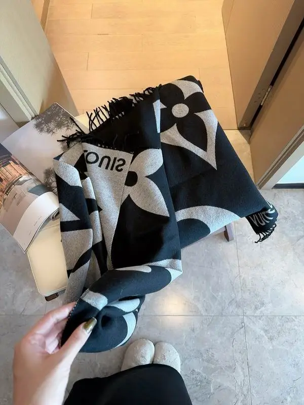LV scarf 180X65cm E10 (26)