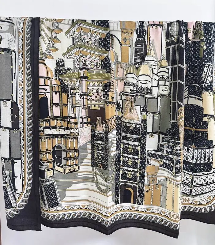 LV Scarf 135X135cm E10 (9)
