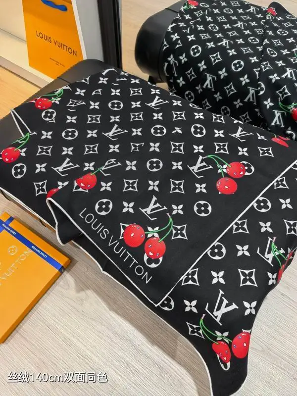LV Scarf 140X140cm 70%羊绒30%真丝 E42 (15)
