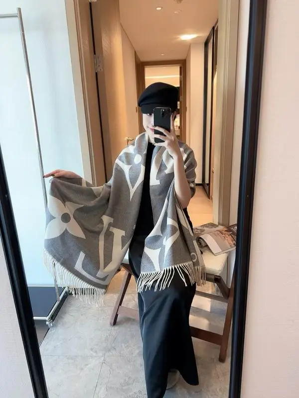LV scarf 180X65cm E10 (26)