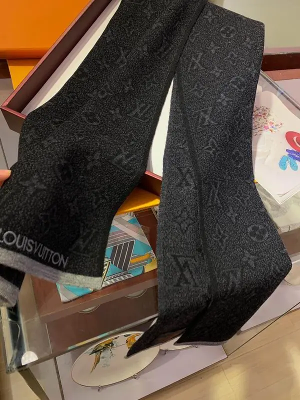 LV scarf 30X180cm E (1)