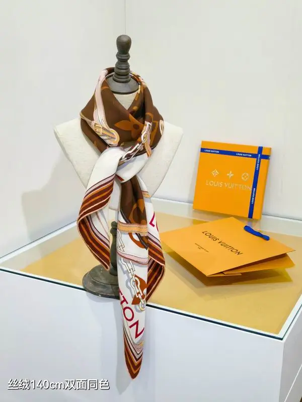 LV silk Scarf 140X140cm 70%羊绒 30%真丝 E22 (16)