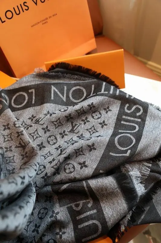 LV scarf 140X140cm 60%真丝 40%羊毛 E (18)