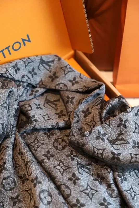 LV scarf 140X140cm 60%真丝 40%羊毛 E (18)