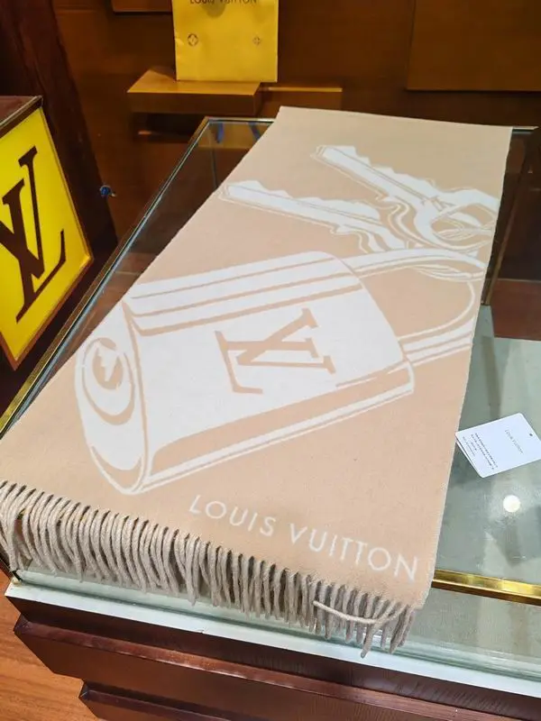 LV scarf 45X215cm 60%羊毛 40%山羊绒 E (16)