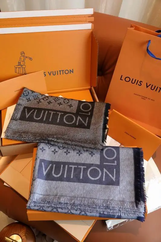 LV scarf 140X140cm 60%真丝 40%羊毛 E (18)