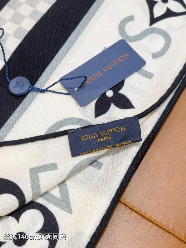 LV Scarf 140X140cm 70%羊绒30%真丝 E08 (1)