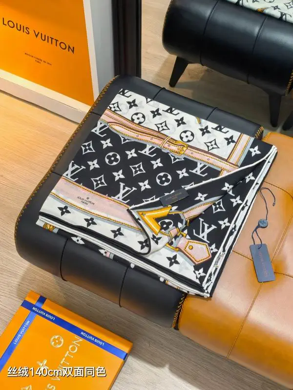 LV Scarf 140X140cm 70%羊绒30%真丝 E21 (16)