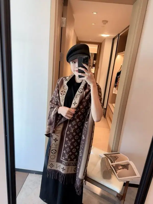 LV scarf 196X65cm E11 (26)