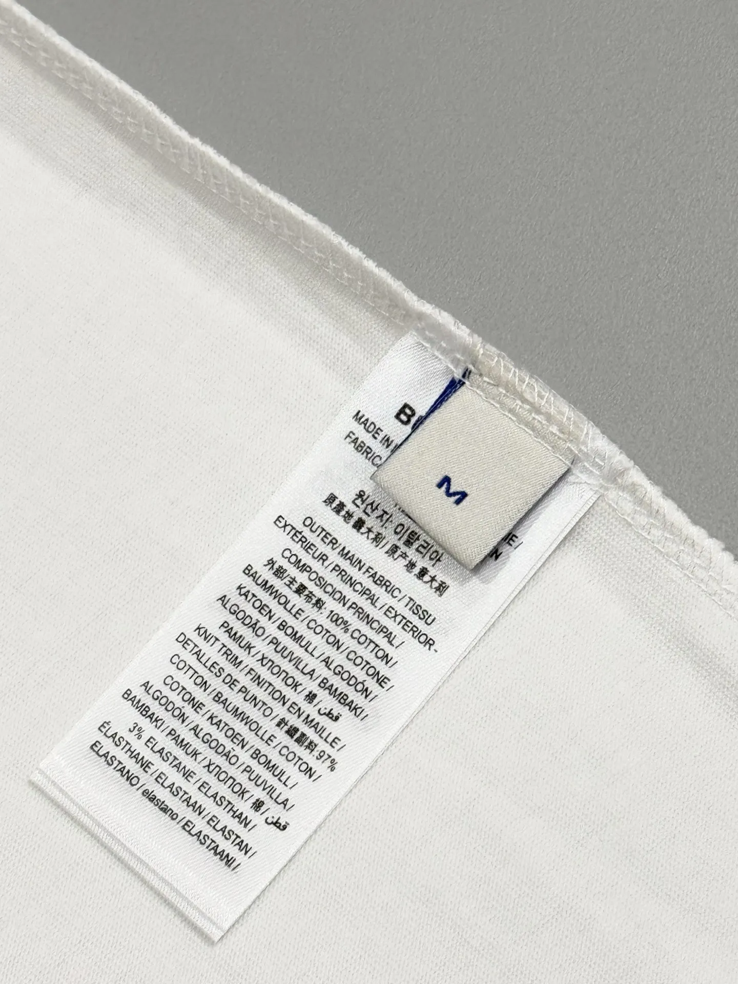 🔥🔥P80 [高版本] BURBERRY/巴宝莉 圆领短袖T恤 胸前战马十字绣绣花工艺，装饰十字绣工艺打造的品牌徽标，融入格纹马术骑士徽标设计。面料洗水32支280g纯棉精梳面料 时尚个性 百搭潮流 吊牌 领标 水洗麦 三标齐全 男女同款 颜色: 黑色.白色. 尺码：S一XL