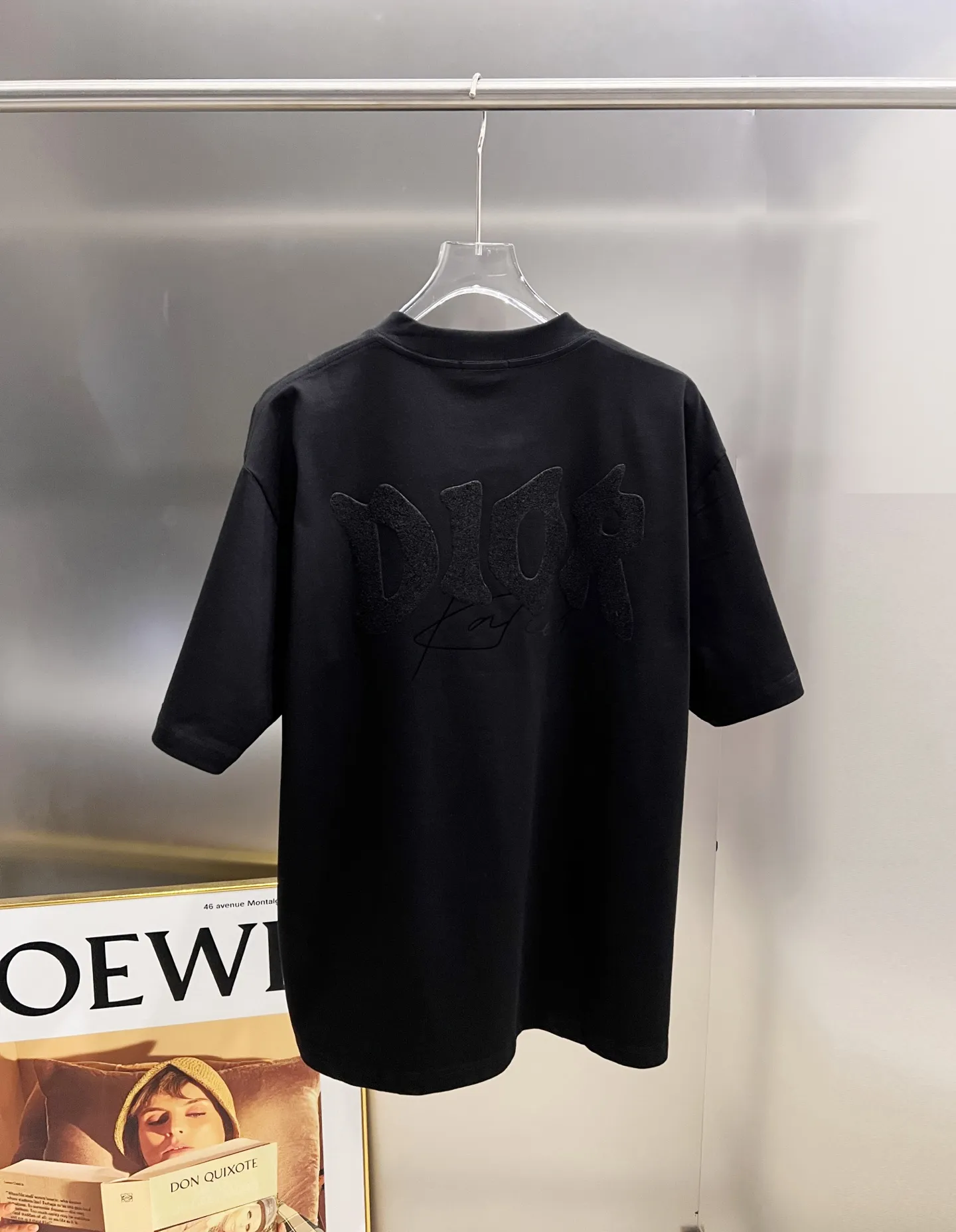P80 Dio* 迪奥 2025秋冬新款 经典字母立体贴布工艺 简约大方 定制双纱平纹纯棉面料 短袖T恤 男女同款 尺码S M L XL XXL 五个码 黑色 白色
