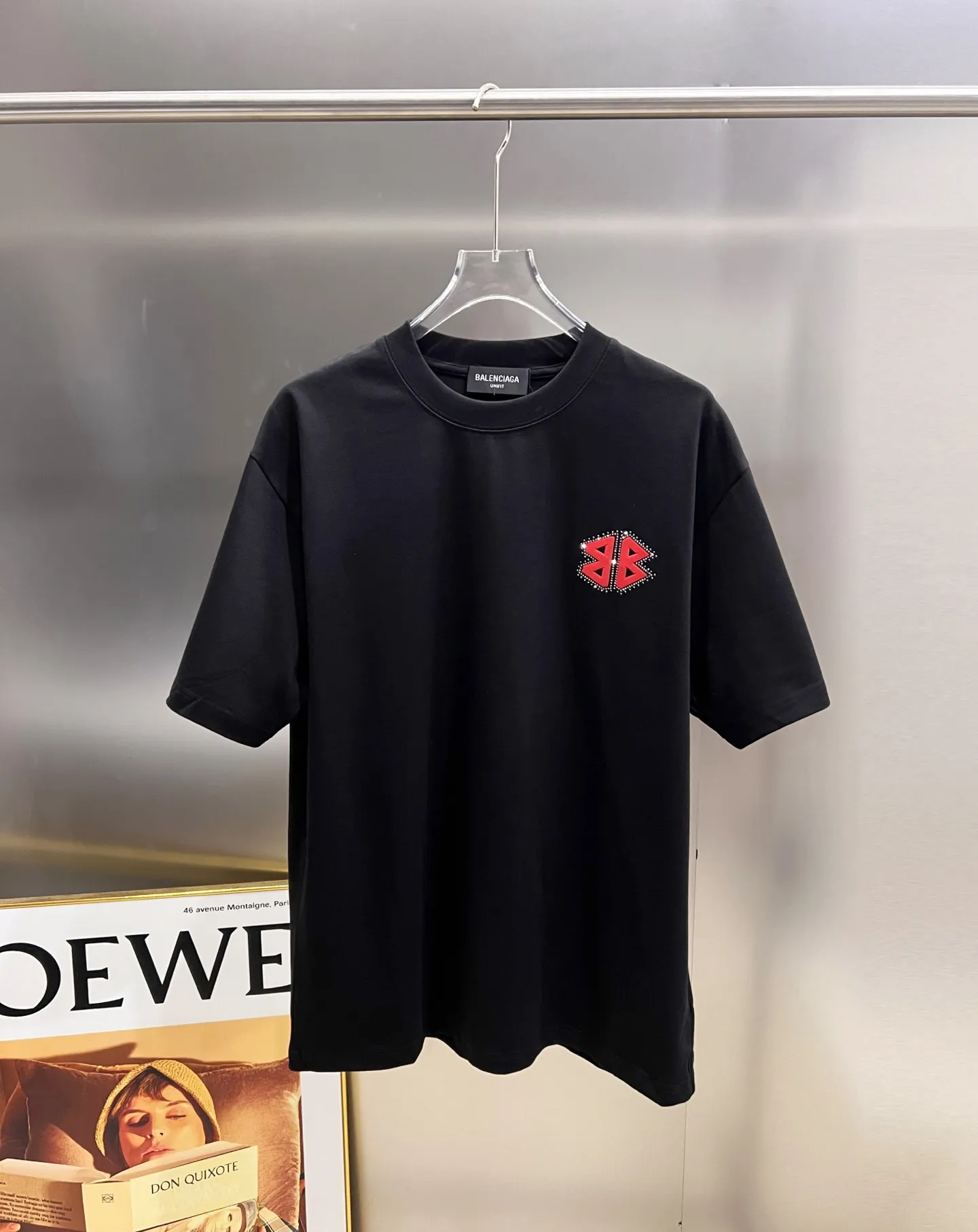 P80 BAL 巴黎世家 2025秋冬新款 短袖T恤 经典logo印花+烫钻工艺 男女同款宽松版 S M L XL XXL 五个码 颜色:黑色 白色 安哥拉红