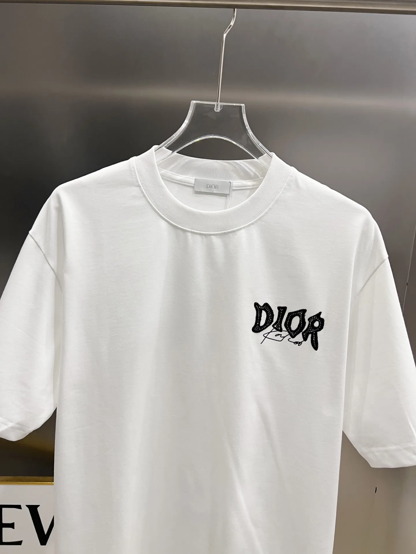 P80 Dio* 迪奥 2025秋冬新款 经典字母立体贴布工艺 简约大方 定制双纱平纹纯棉面料 短袖T恤 男女同款 尺码S M L XL XXL 五个码 黑色 白色