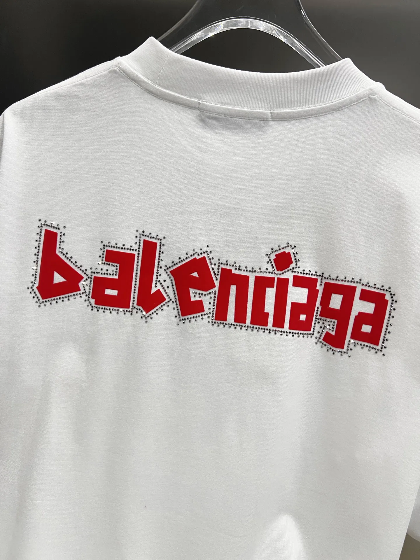 P80 BAL 巴黎世家 2025秋冬新款 短袖T恤 经典logo印花+烫钻工艺 男女同款宽松版 S M L XL XXL 五个码 颜色：黑色 白色 安哥拉红