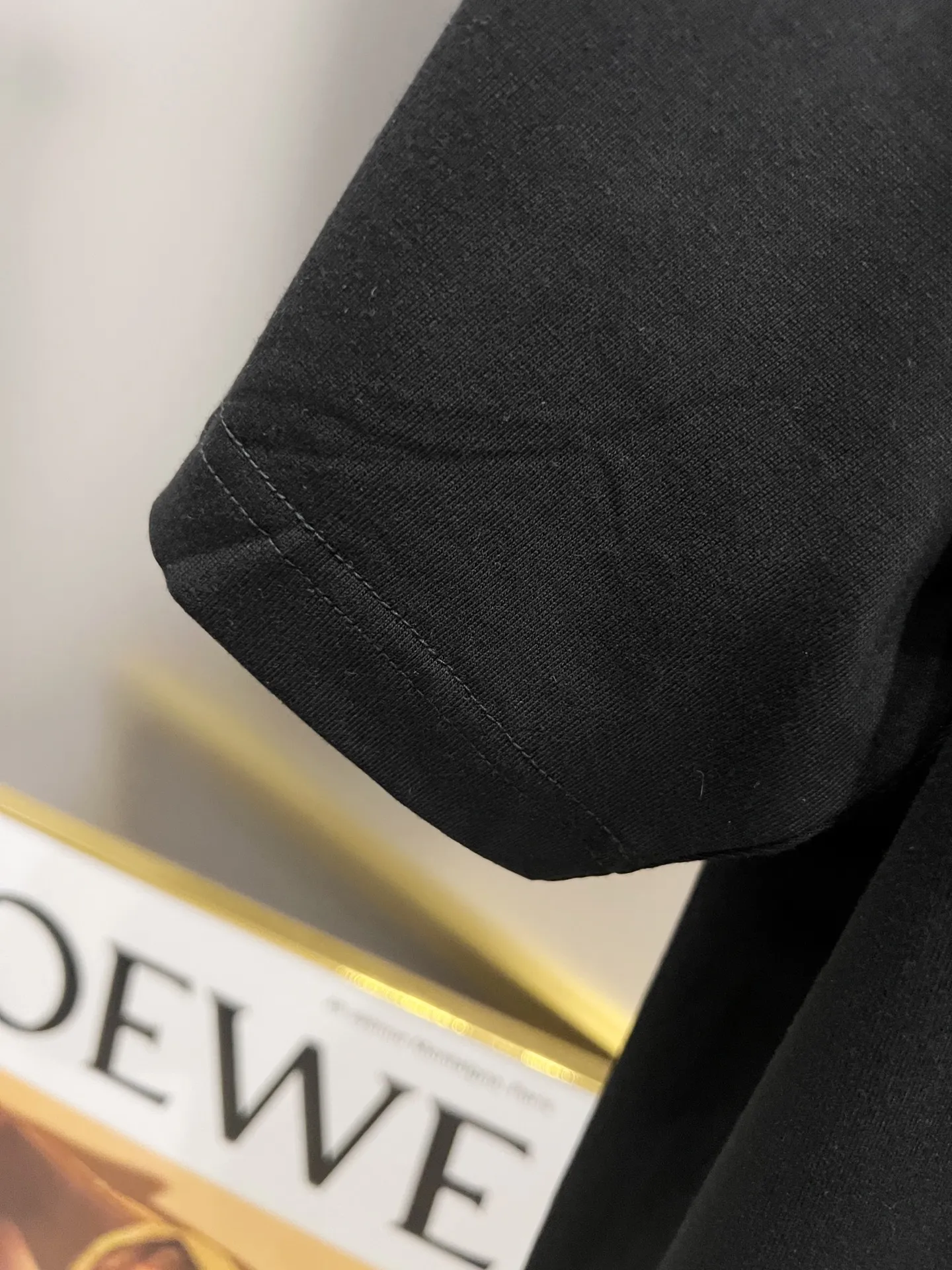 P80 BAL 巴黎世家 2025秋冬新款 短袖T恤 经典logo印花+烫钻工艺 男女同款宽松版 S M L XL XXL 五个码 颜色:黑色 白色 安哥拉红