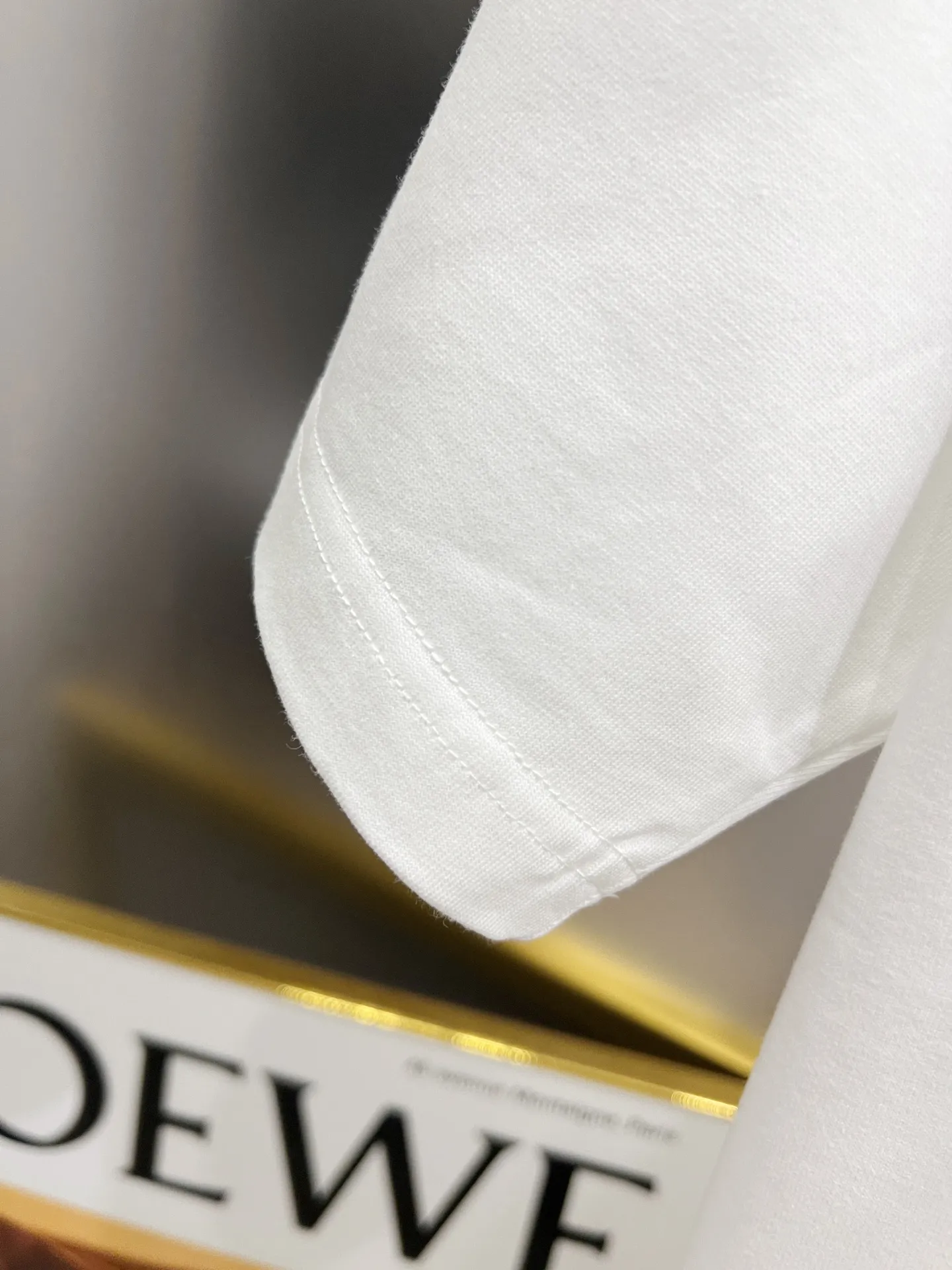 P80 BAL 巴黎世家 2025秋冬新款 短袖T恤 经典logo印花+烫钻工艺 男女同款宽松版 S M L XL XXL 五个码 颜色:黑色 白色 安哥拉红