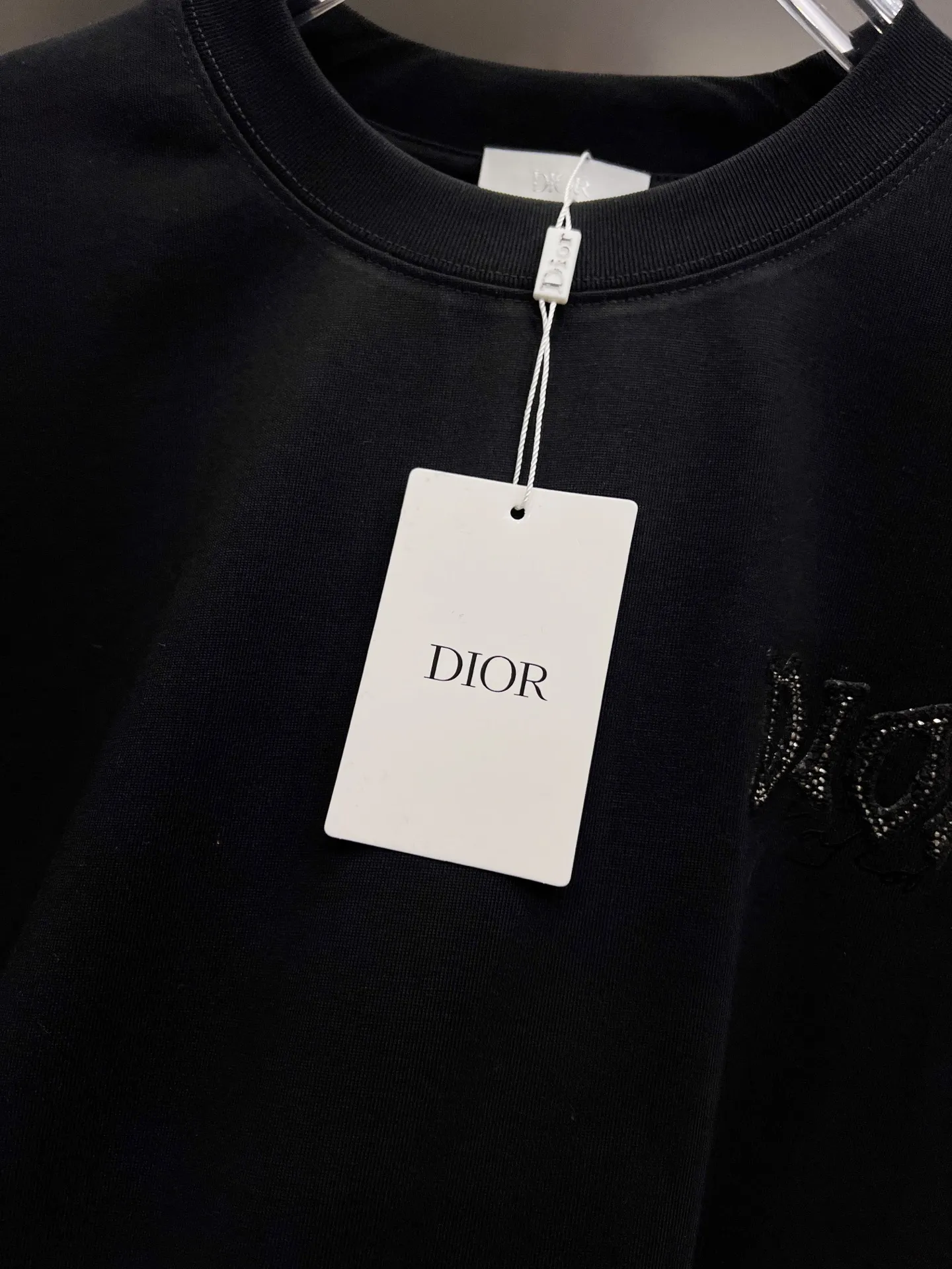 P80 Dio* 迪奥 2025秋冬新款 经典字母立体贴布工艺 简约大方 定制双纱平纹纯棉面料 短袖T恤 男女同款 尺码S M L XL XXL 五个码 黑色 白色