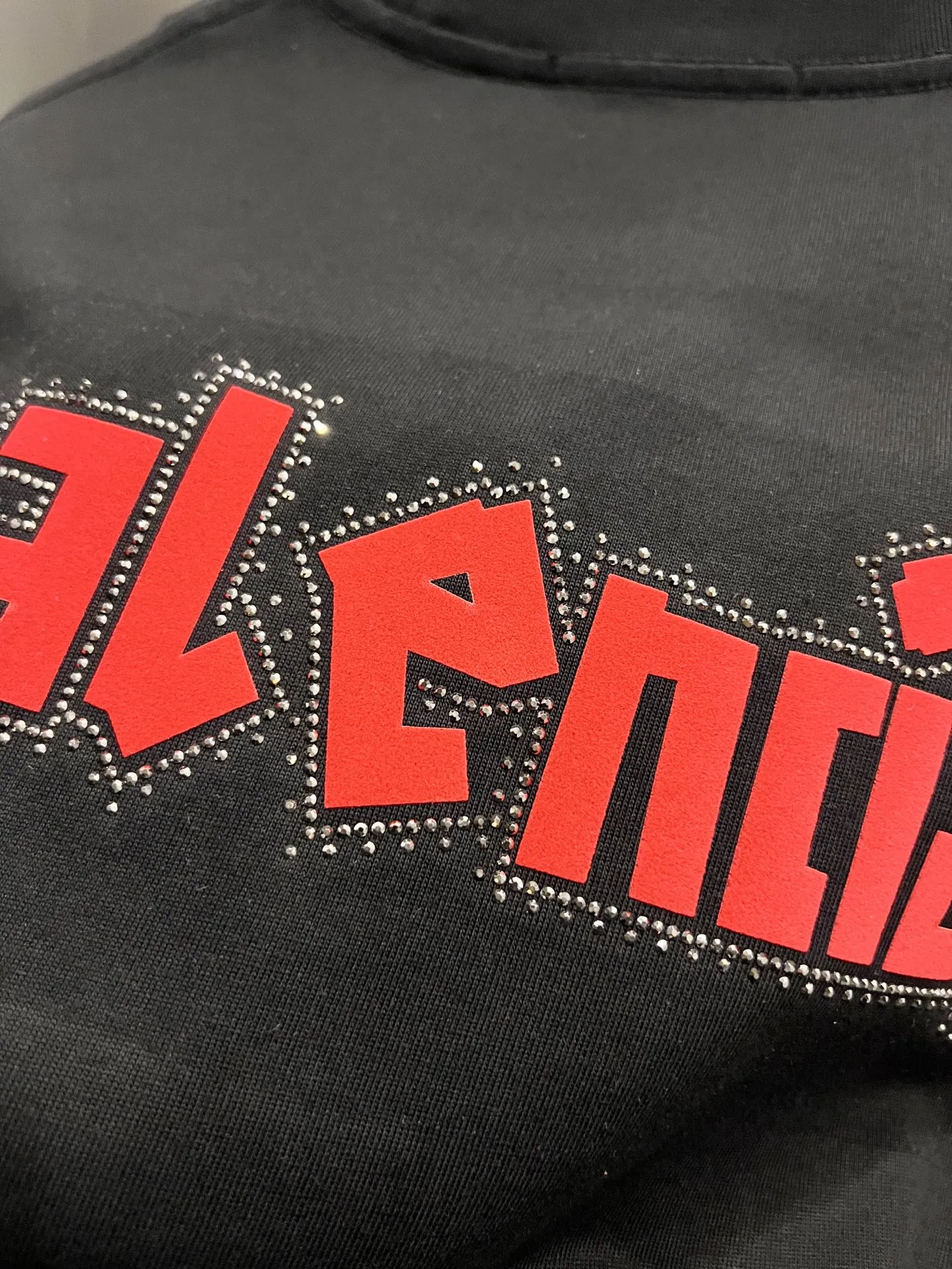 P80 BAL 巴黎世家 2025秋冬新款 短袖T恤 经典logo印花+烫钻工艺 男女同款宽松版 S M L XL XXL 五个码 颜色:黑色 白色 安哥拉红