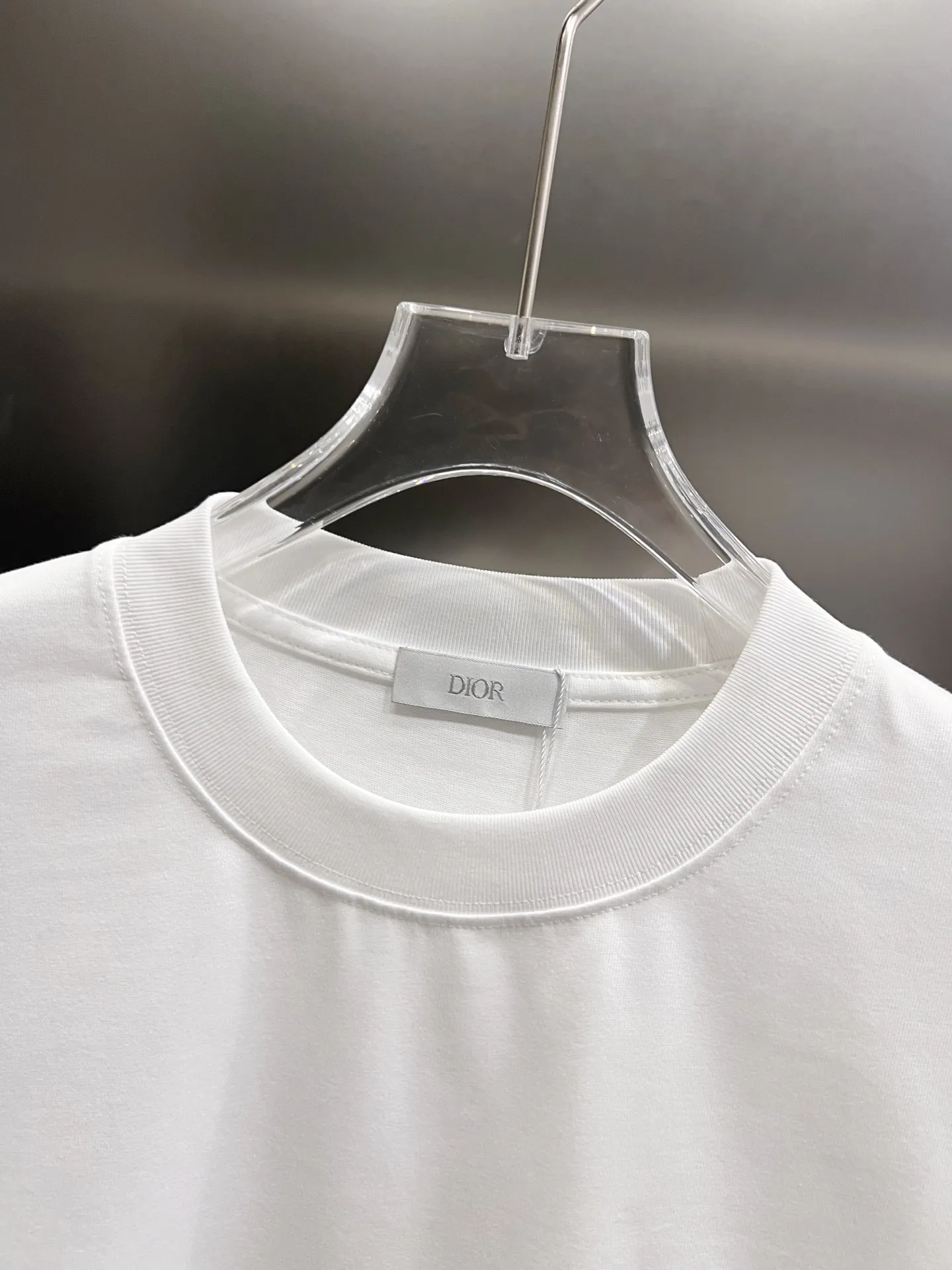 P80 Dio* 迪奥 2025秋冬新款 经典字母立体贴布工艺 简约大方 定制双纱平纹纯棉面料 短袖T恤 男女同款 尺码S M L XL XXL 五个码 黑色 白色