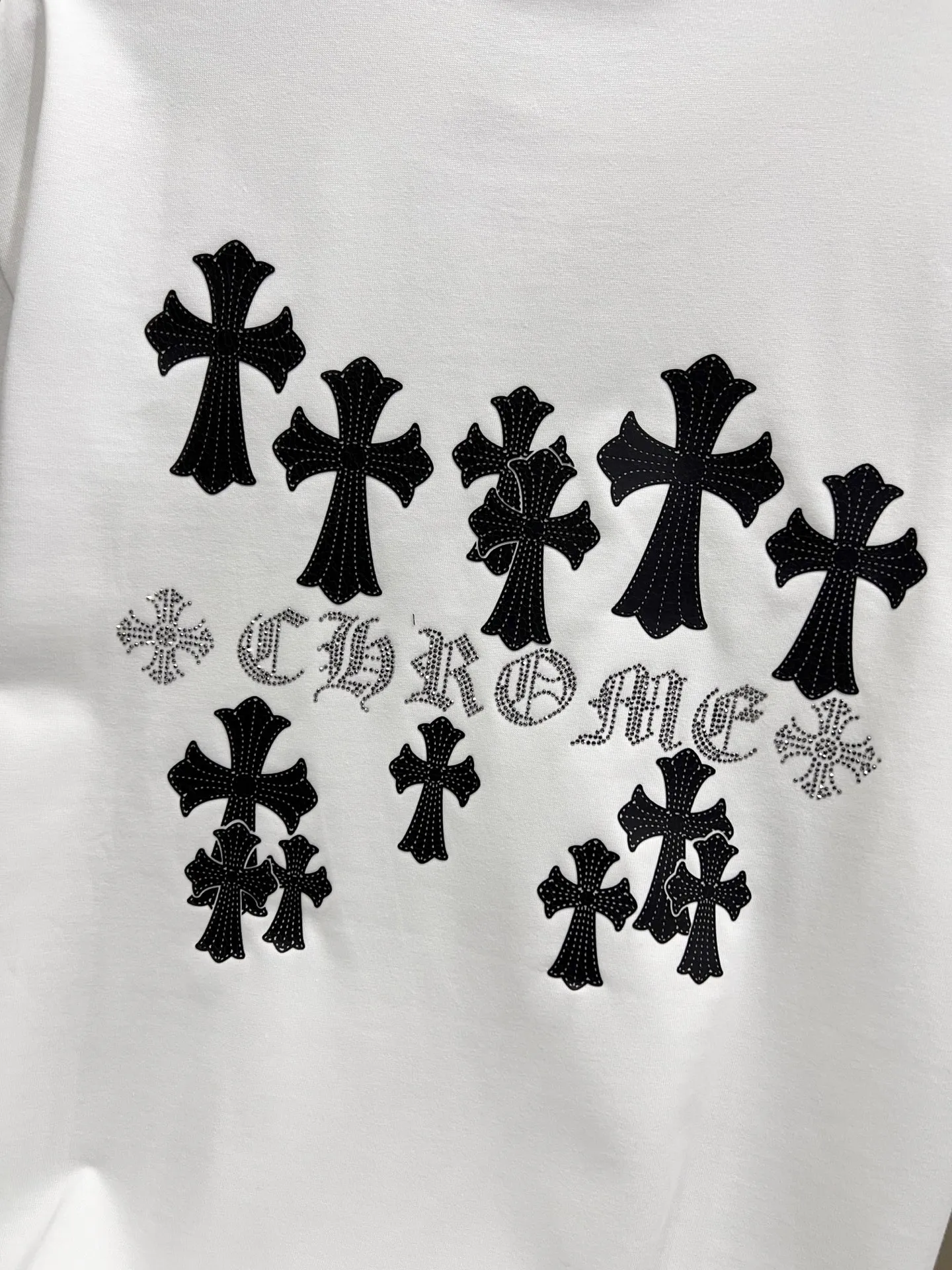 P80 CH克罗 2025秋冬新款 短袖T恤 十字架发泡工艺+中东澳钻设计工艺 实物很棒🔥男女同款宽松版 尺码S M L XL XXL 五个码 黑色 白色